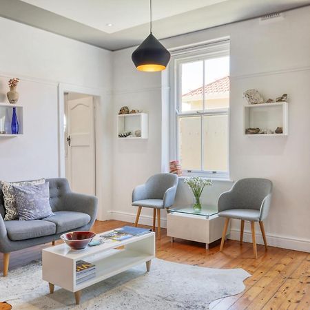 Behr Road Apartment With Sea View Patio Cape Town Bagian luar foto