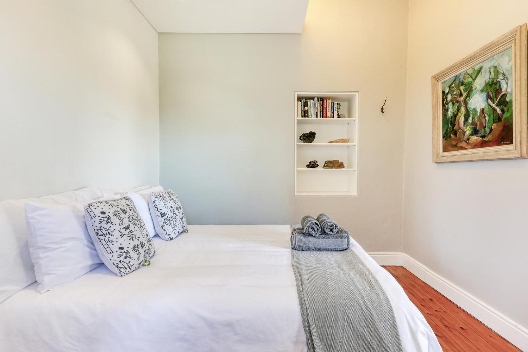 Behr Road Apartment With Sea View Patio Cape Town Bagian luar foto