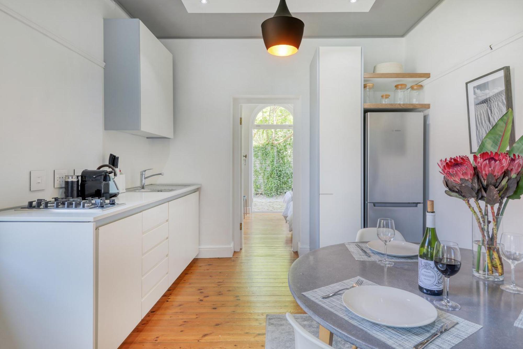 Behr Road Apartment With Sea View Patio Cape Town Bagian luar foto