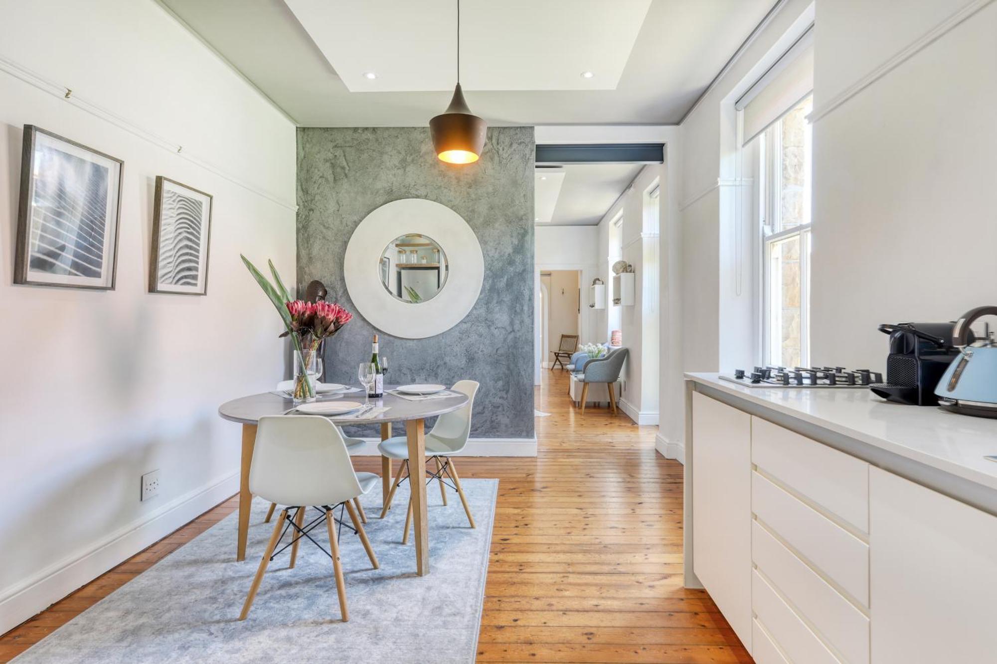 Behr Road Apartment With Sea View Patio Cape Town Bagian luar foto