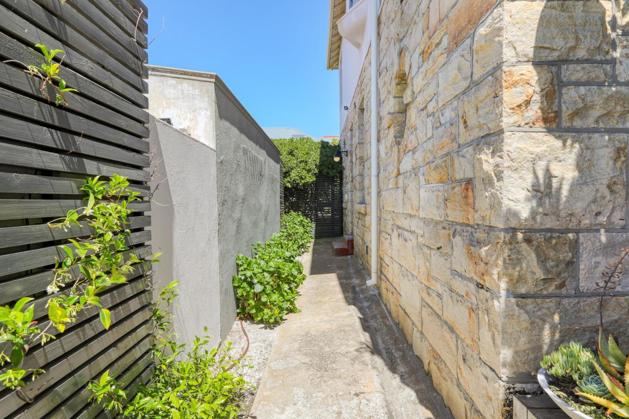 Behr Road Apartment With Sea View Patio Cape Town Bagian luar foto